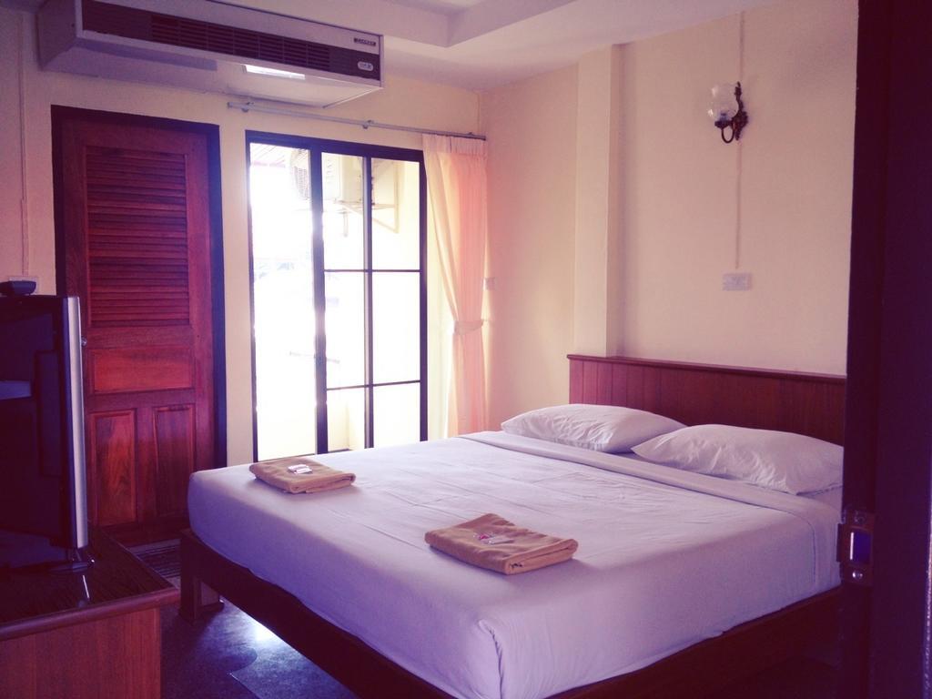 Safe House Court Hotel Chiang Mai Room photo