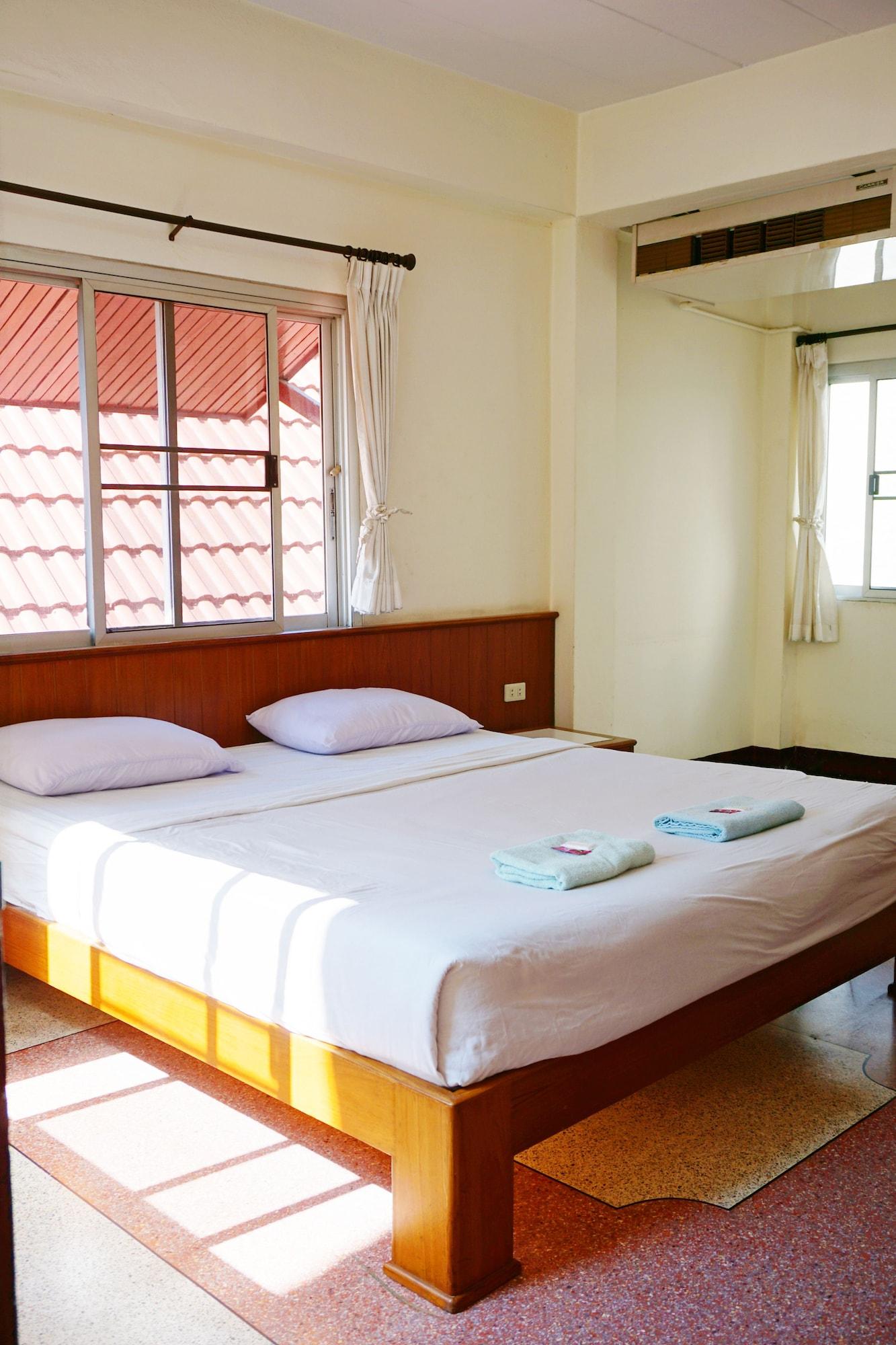 Safe House Court Hotel Chiang Mai Exterior photo