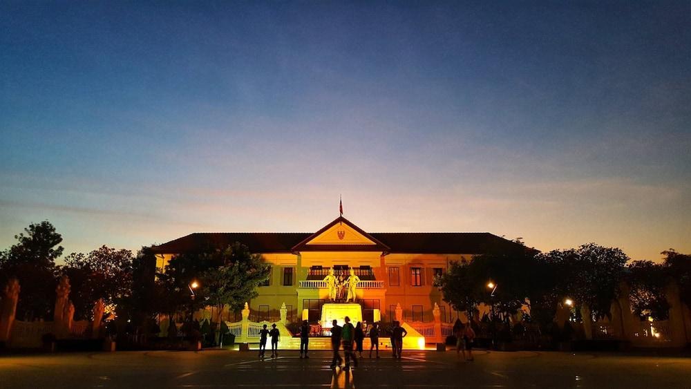 Safe House Court Hotel Chiang Mai Exterior photo