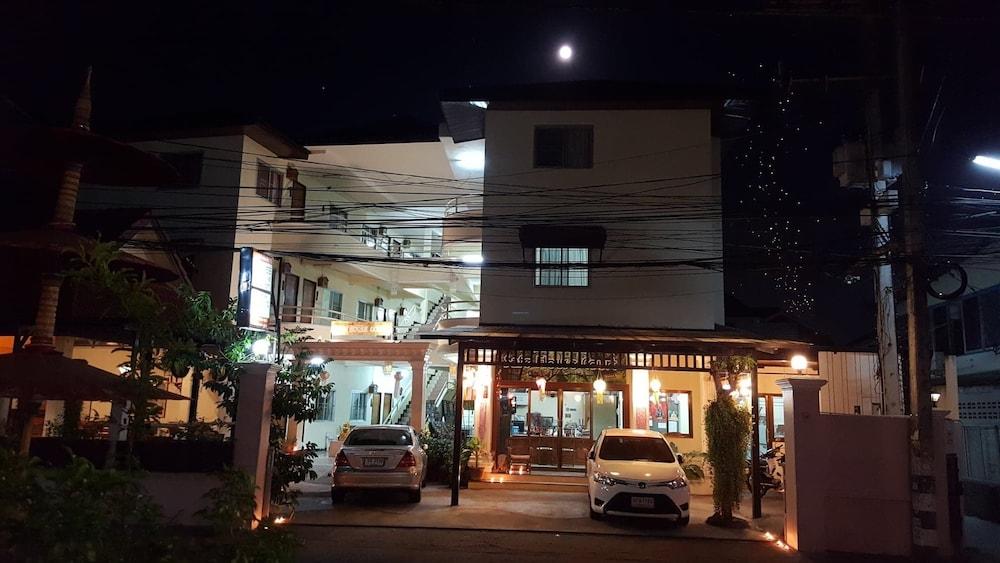 Safe House Court Hotel Chiang Mai Exterior photo