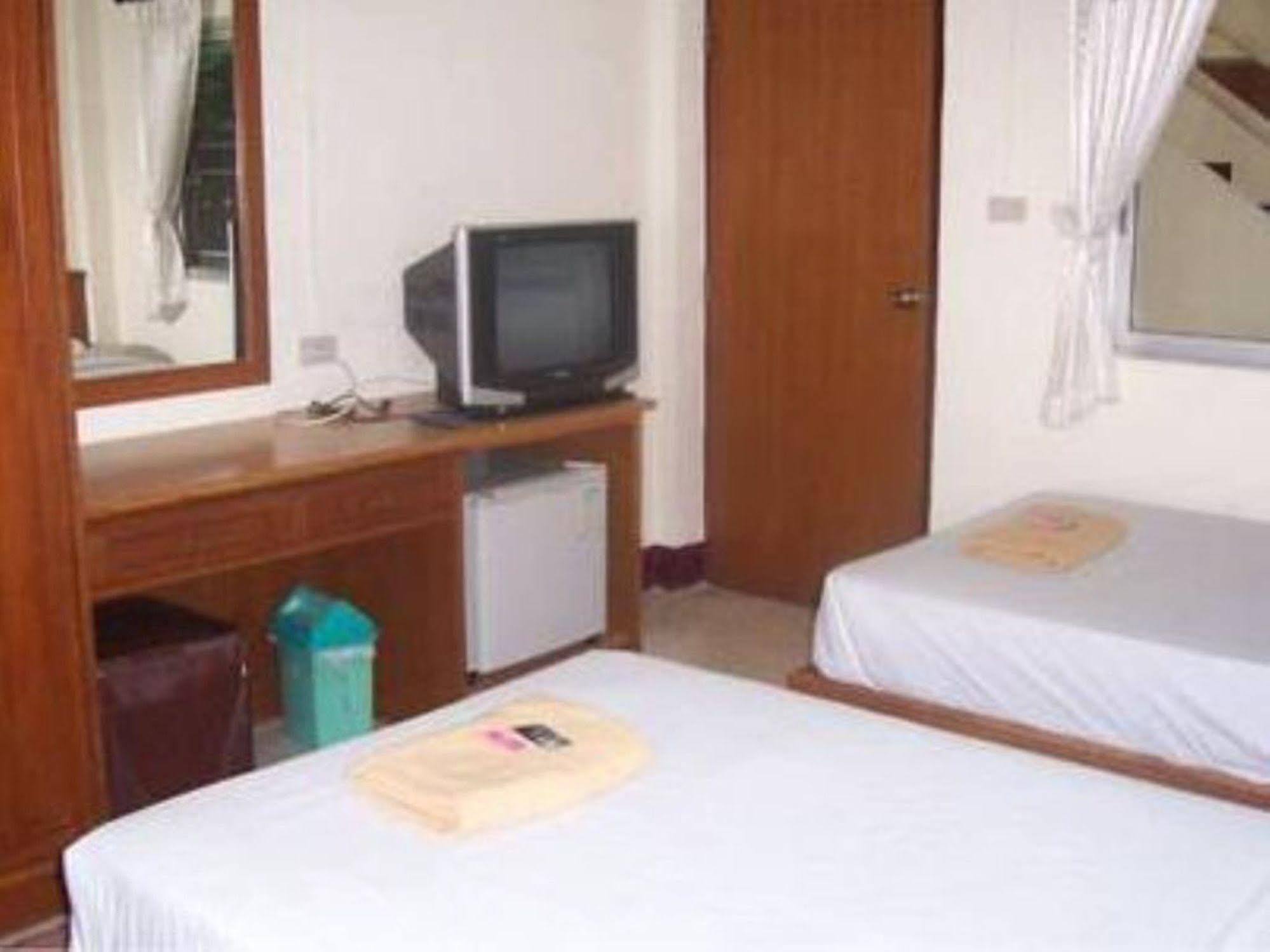 Safe House Court Hotel Chiang Mai Exterior photo