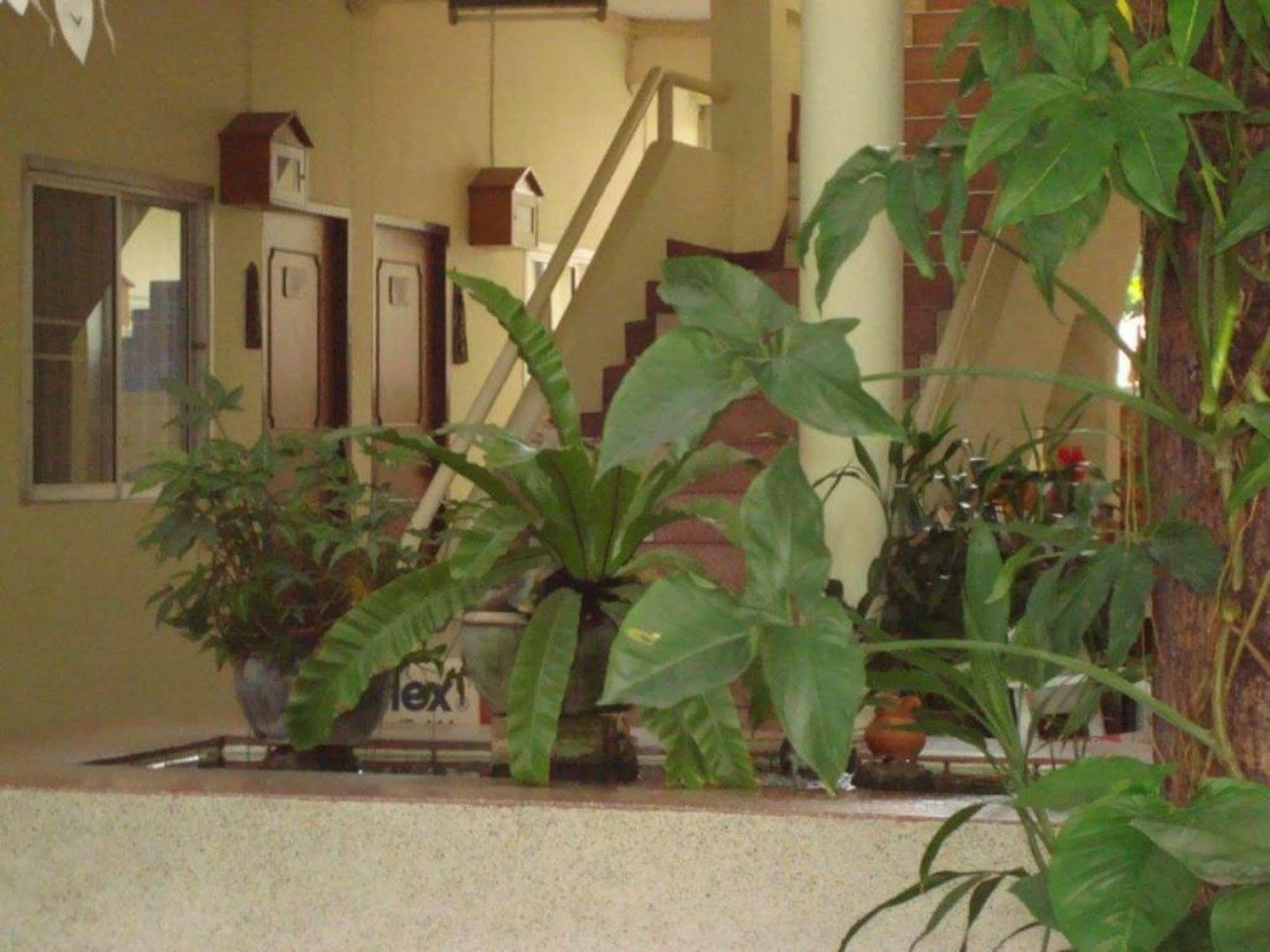 Safe House Court Hotel Chiang Mai Exterior photo